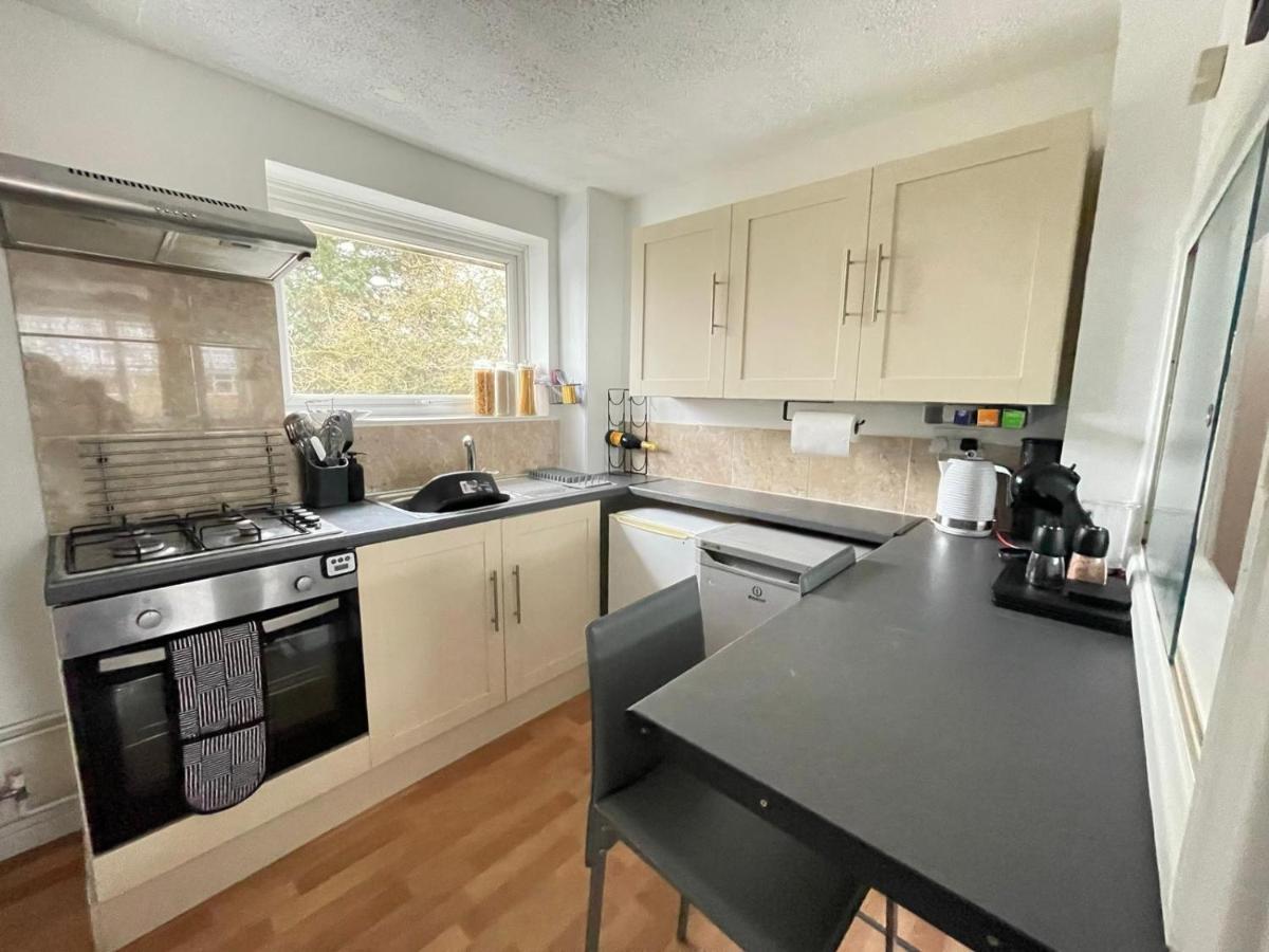 Lovely 1 Bed Home Near Hospital, With Parking & Garden Work Contractor Leisure, Sapphire Кембридж Екстер'єр фото