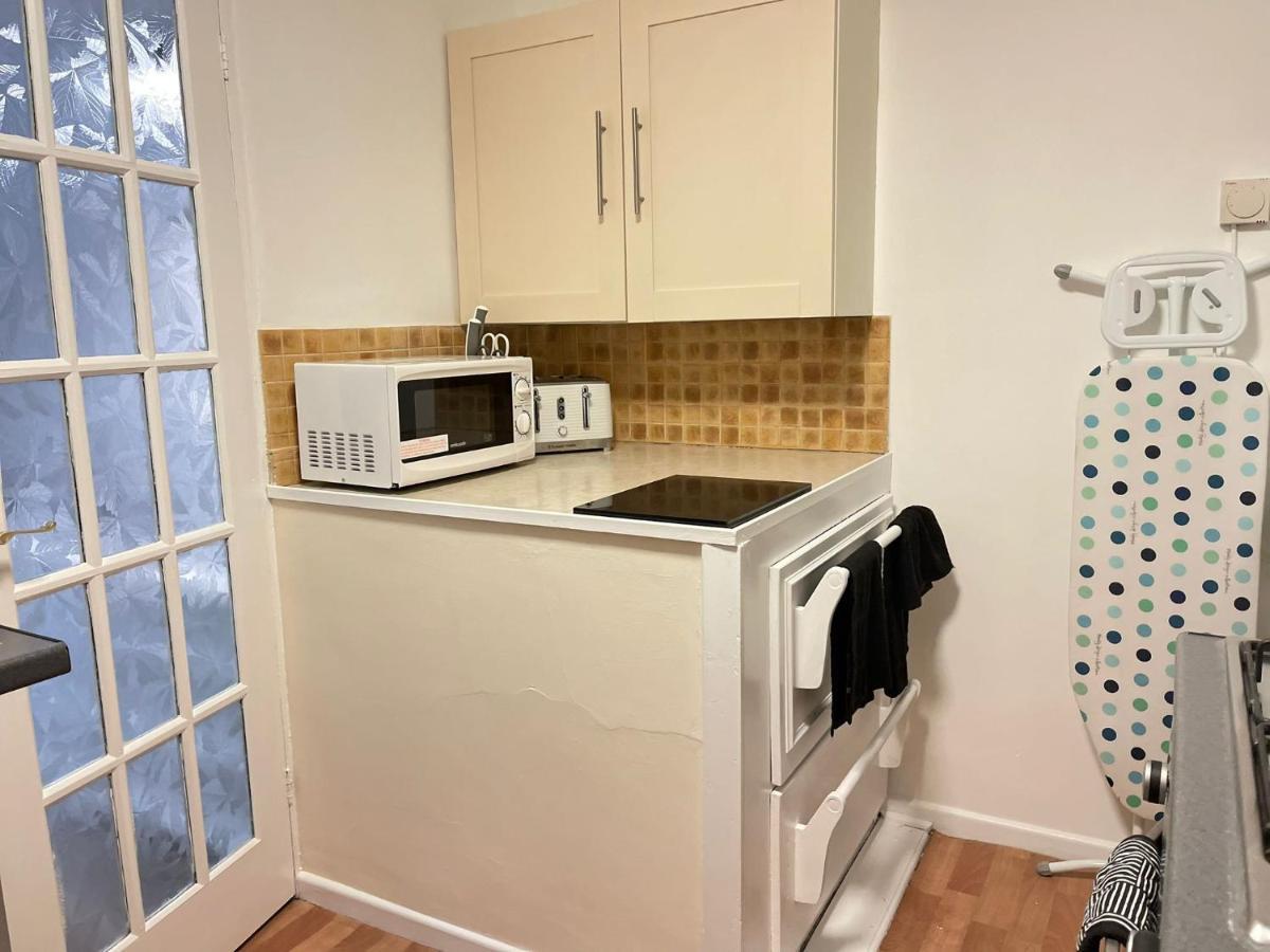 Lovely 1 Bed Home Near Hospital, With Parking & Garden Work Contractor Leisure, Sapphire Кембридж Екстер'єр фото