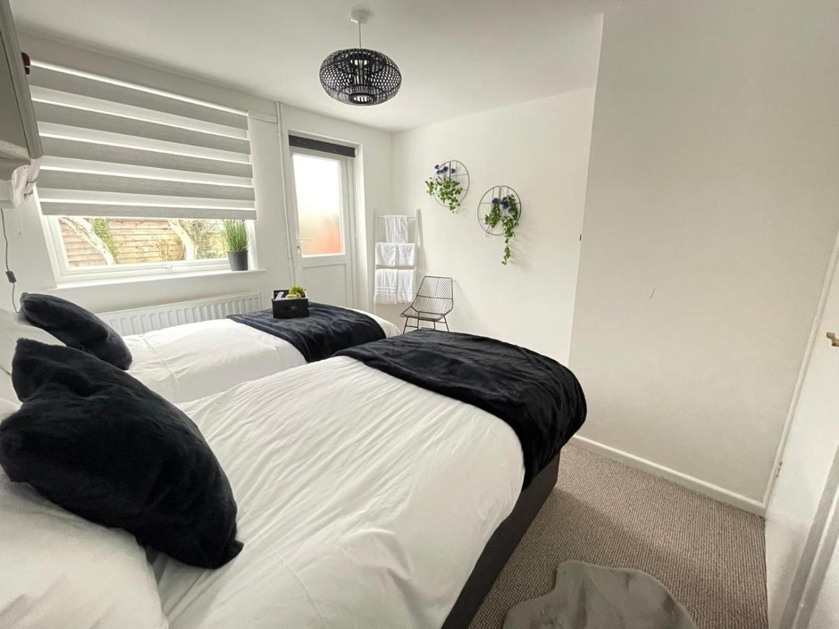 Lovely 1 Bed Home Near Hospital, With Parking & Garden Work Contractor Leisure, Sapphire Кембридж Екстер'єр фото
