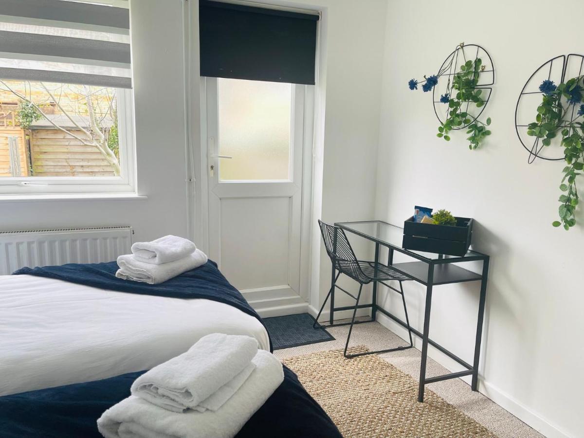 Lovely 1 Bed Home Near Hospital, With Parking & Garden Work Contractor Leisure, Sapphire Кембридж Екстер'єр фото