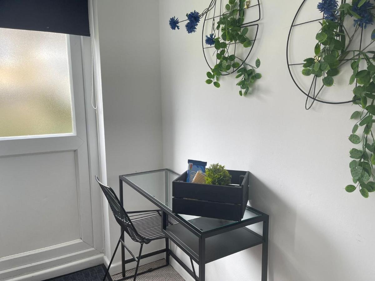 Lovely 1 Bed Home Near Hospital, With Parking & Garden Work Contractor Leisure, Sapphire Кембридж Екстер'єр фото